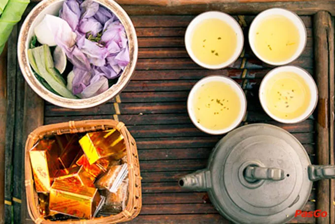 Thưởng thức bánh đậu xanh cùng trà xanh Thái Nguyên