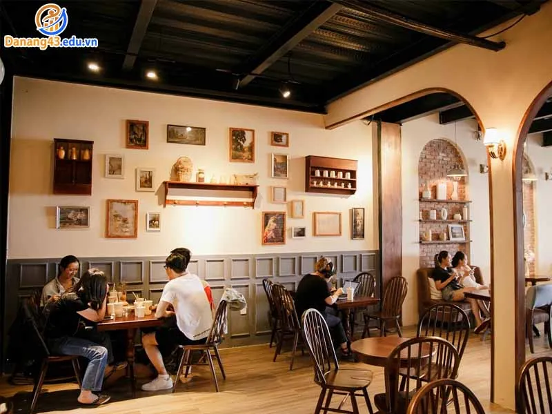 Các quán cà phê trên đường Hoàng Văn Thái