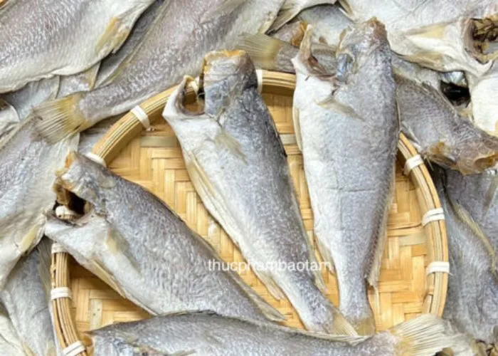 Hải sản và cá khô cung cấp nguồn đạm dồi dào và dễ chế biến