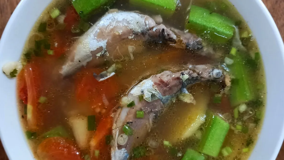 Canh chua cá nục hấp dẫn cho bữa cơm gia đình