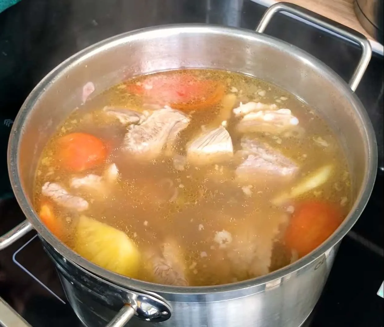 Mách bạn cách nấu nước dùng bún ngon tại nhà