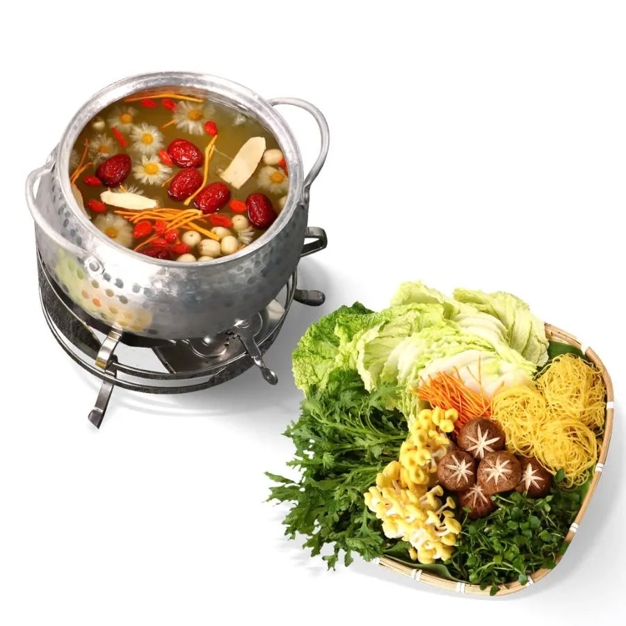 Nước dùng lẩu thảo mộc chay với táo tàu, kỷ tử và gừng