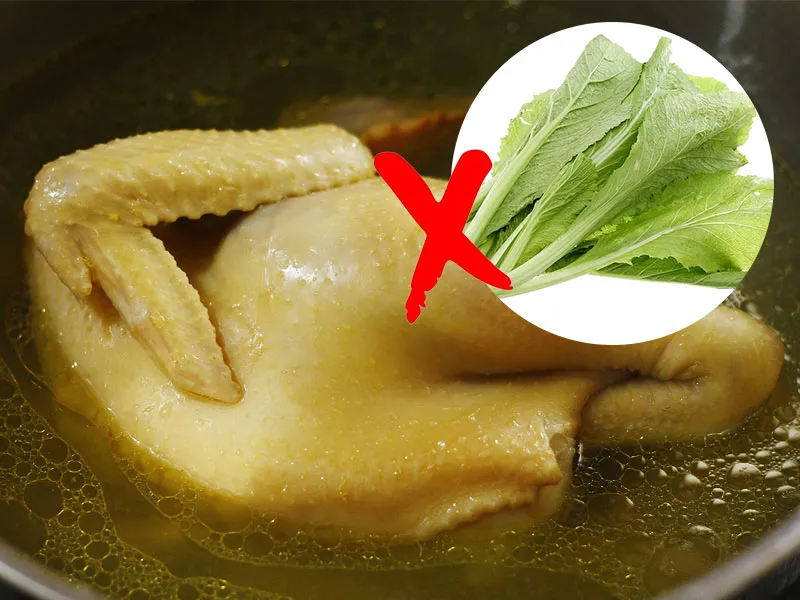 Nước luộc gà và rau cải xanh không nên kết hợp cùng nhau