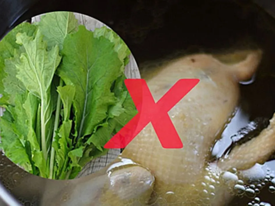 Sử dụng nước luộc gà nấu cùng rau cải có thể gây ảnh hưởng xấu đến sức khỏe người dùng