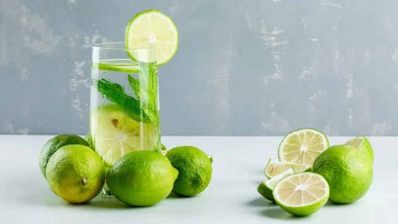 Nước lá chanh hỗ trợ tiêu hóa và giảm căng thẳng