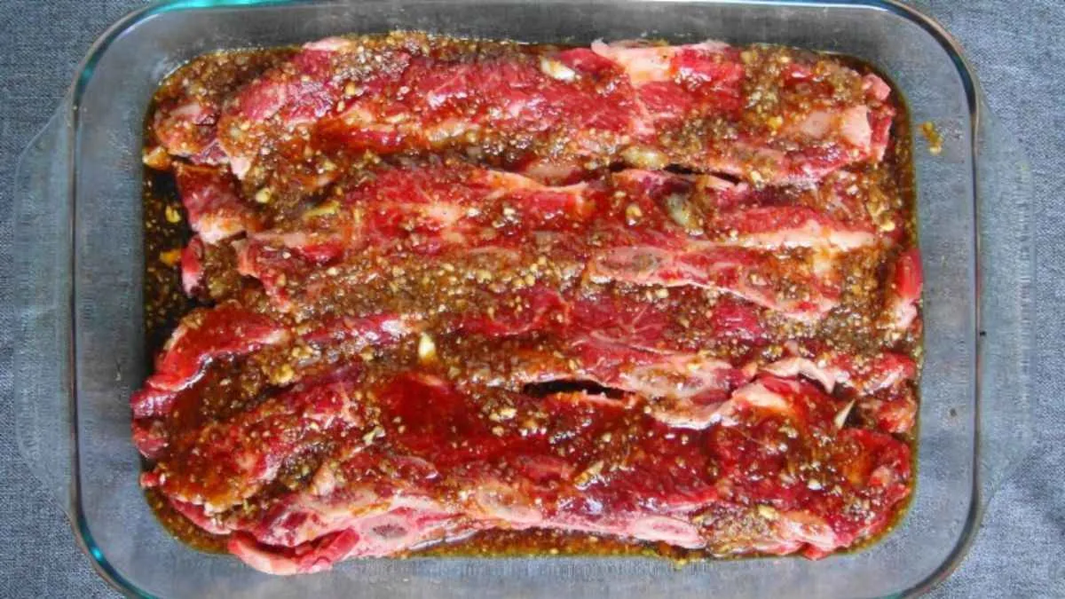 Cách nướng thịt bằng lò vi sóng không bị khô - sơ chế ướp thịt