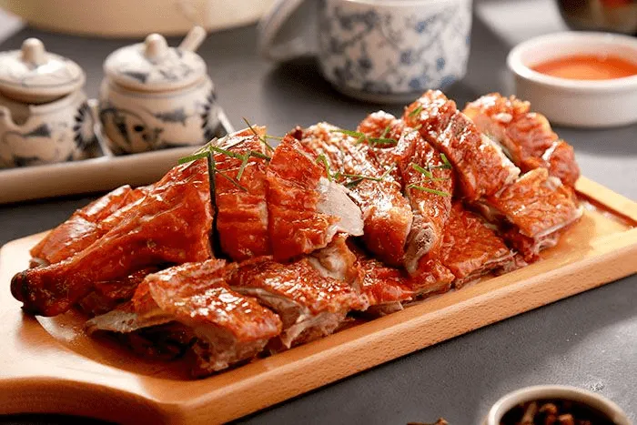 Vịt quay lư đất với da giòn, thịt thơm ngon