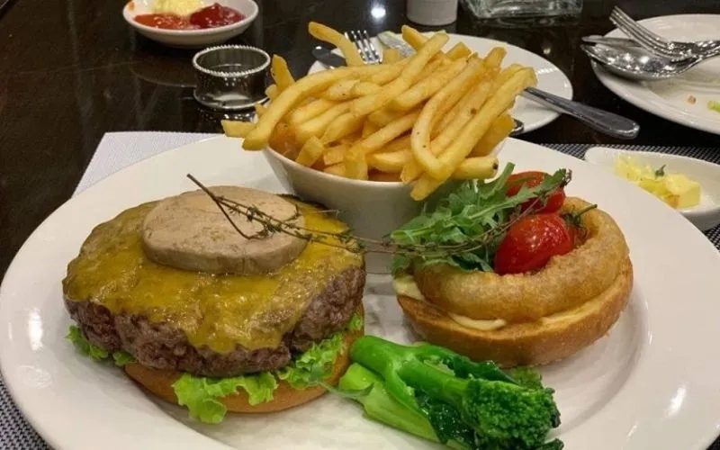 Nhà hàng Oriental Pearl