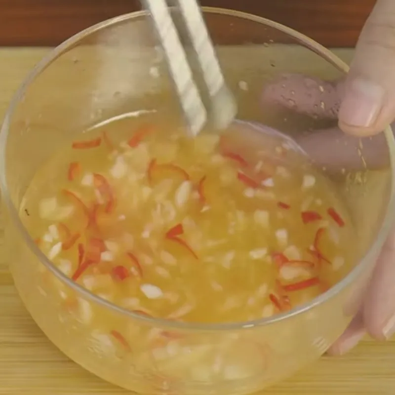 Nước sốt hoàn chỉnh có màu sắc hấp dẫn và độ sánh vừa phải