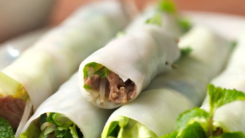 Phở cuốn thanh mát giúp giải nhiệt khi đi dã ngoại