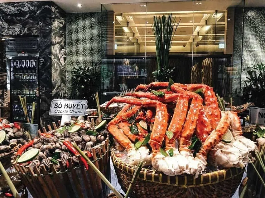 Thu hút khách hàng từ những rổ mây tre sò huyết, tôm hùm