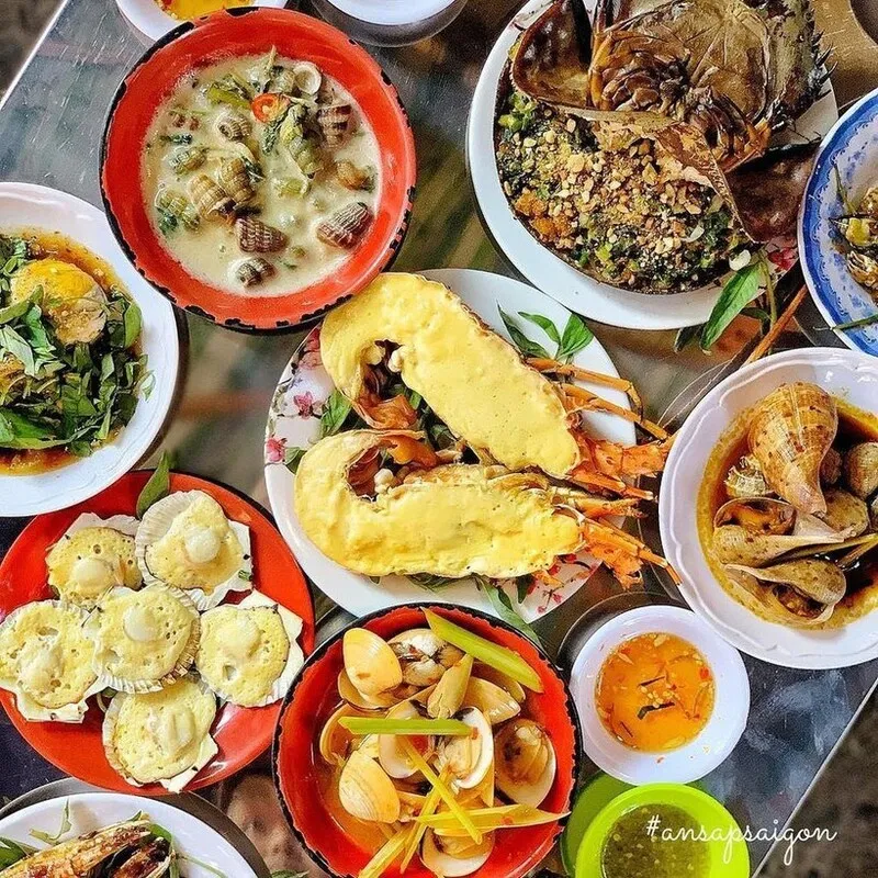 Không gian quán ăn 3 Ngon rộng rãi, phù hợp cho gia đình