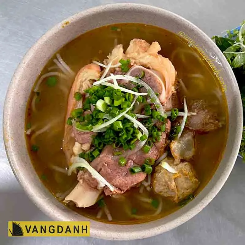 Tô bún bò xương và chả