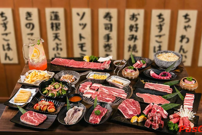 Buffet nướng đa dạng với hải sản và thịt cao cấp