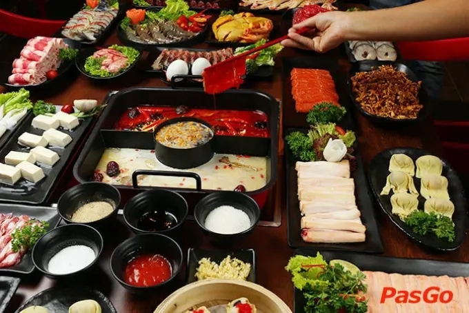 Dimsum hấp nóng hổi và lẩu cay 2 ngăn tại FengHuang