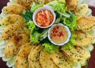 Quán ăn ngon rẻ ở Mũi Né Chú Mười phục vụ món bánh xèo hải sản tươi ngon