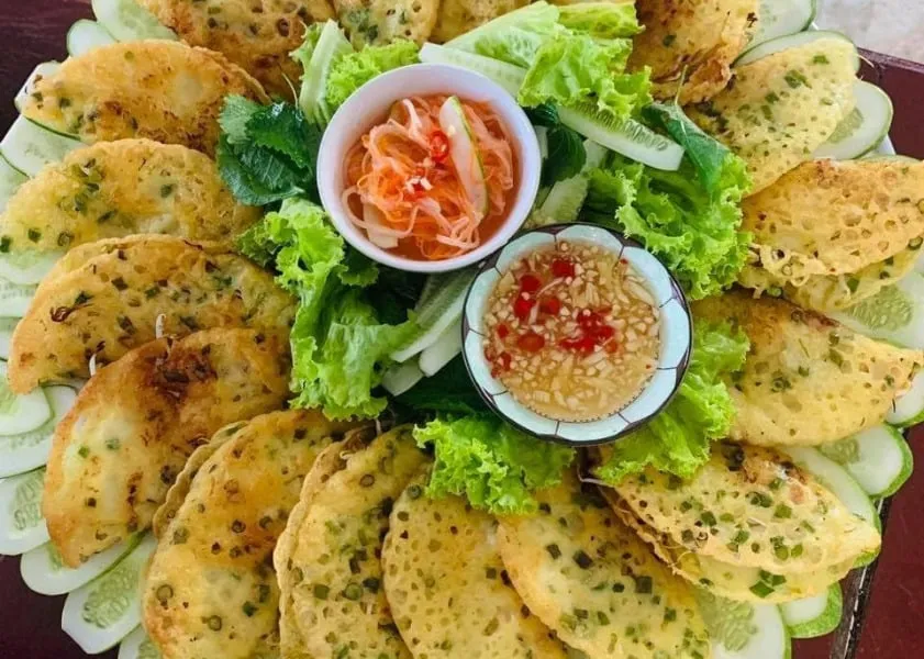 Quán ăn ngon rẻ ở Mũi Né Chú Mười phục vụ món bánh xèo hải sản tươi ngon