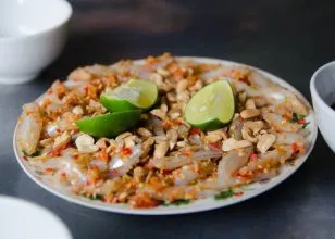 Quán Lâm Tòng phục vụ nhiều món ăn ngon ở Mũi Né