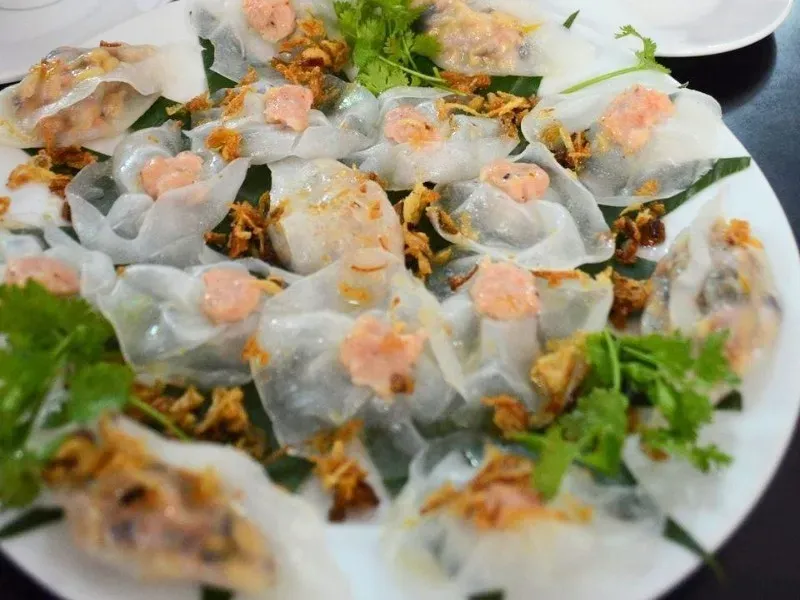 Thưởng thức bánh bao, bánh vạc thơm ngon tại quán Bông Hồng Trắng