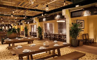 Không gian ấm cúng tại Quán Ăn Ngon Royal City