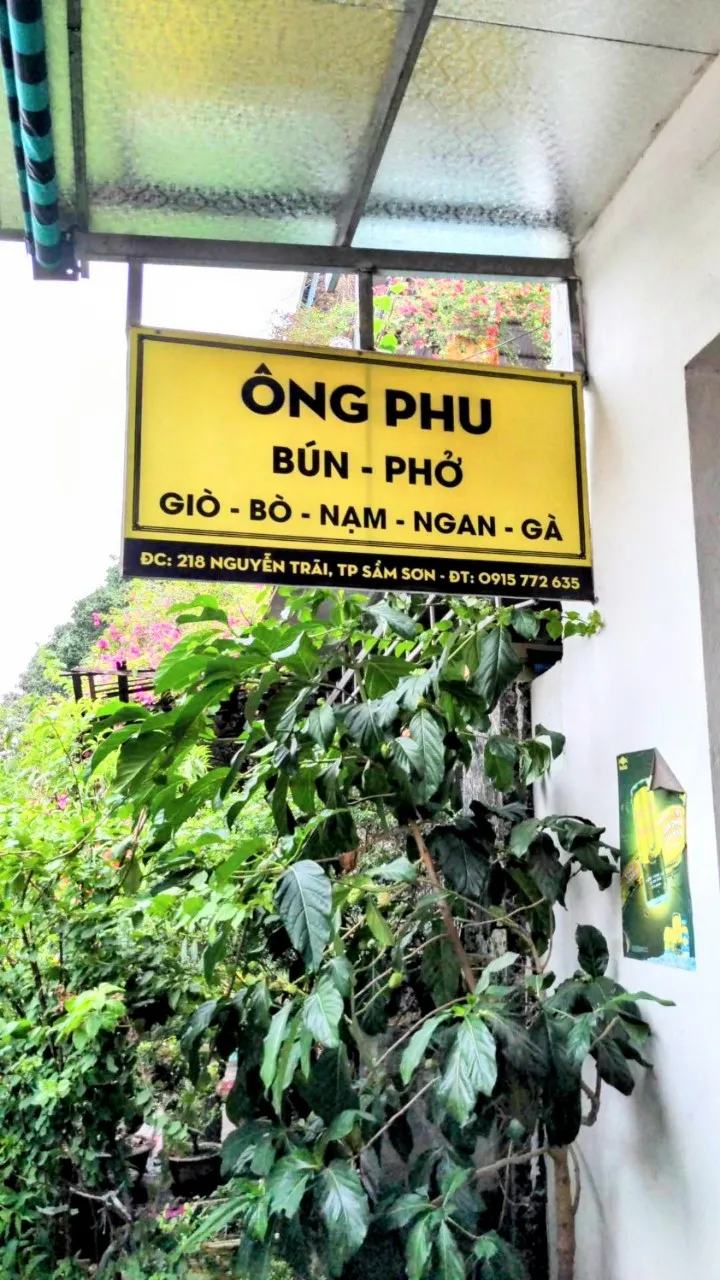 Không gian quán bún Ông Phu rộng rãi, sạch sẽ