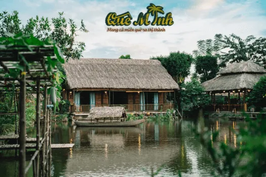 Lối vào Khu sinh thái Quê Mình tái hiện lại phong cảnh làng quê Nam Bộ ngày xưa