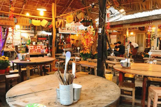 Nét hoài niệm qua cách trang trí các vật dụng xưa cũ tại Quán Hồi Đó Cần Thơ