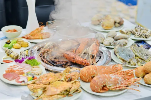 Đĩa hải sản nướng thơm nức mũi sẵn sàng chinh phục thực khách tại nhà hàng Biển Đông