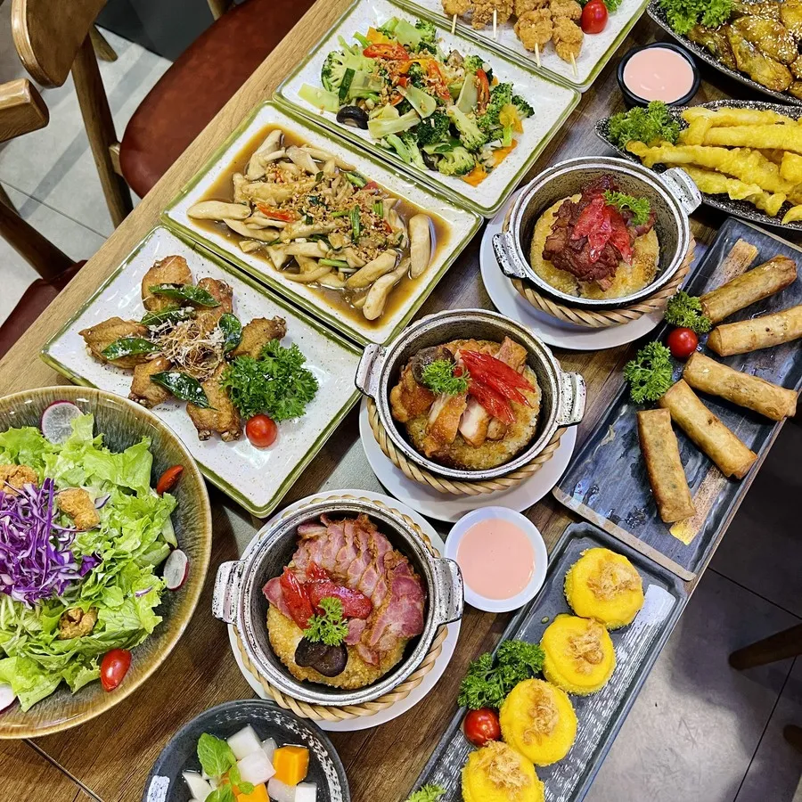 Không gian nhà hàng Kombo Sầm Sơn rộng rãi, hiện đại