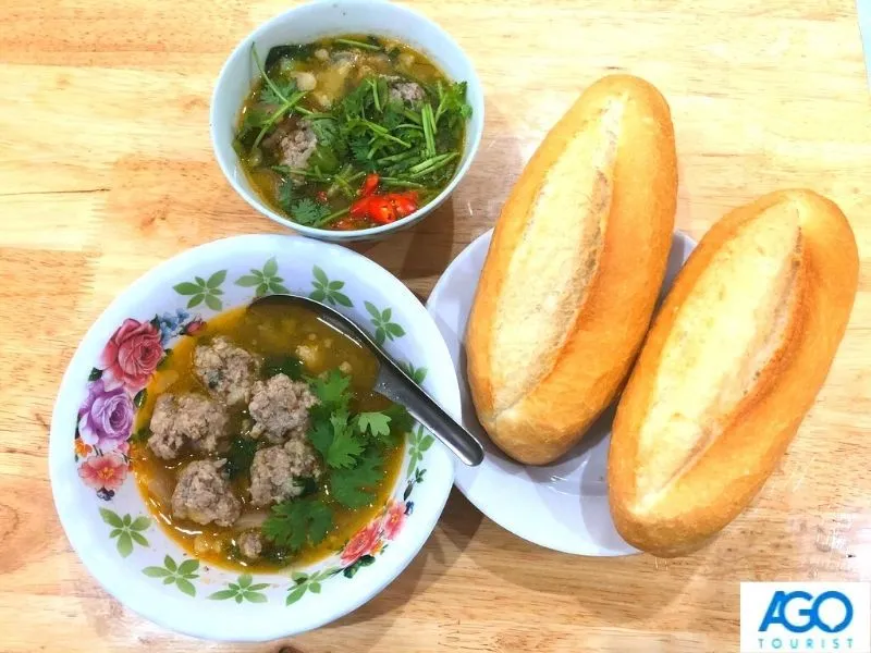 Quán bánh mì xíu mại BH Đà Lạt - quán ăn đêm ngon
