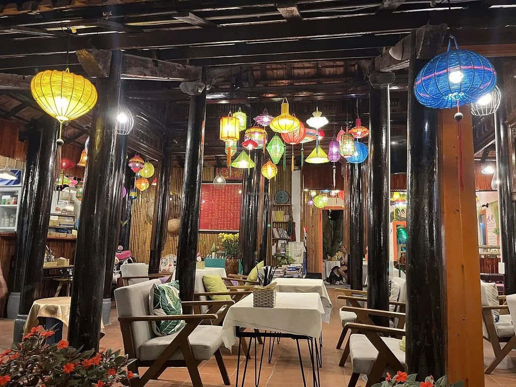 Nhà hàng Ken Vegetarian and Coffee không chỉ là nơi thưởng thức mà còn là nơi khám phá vẻ đẹp văn hóa ẩm thực Việt Nam