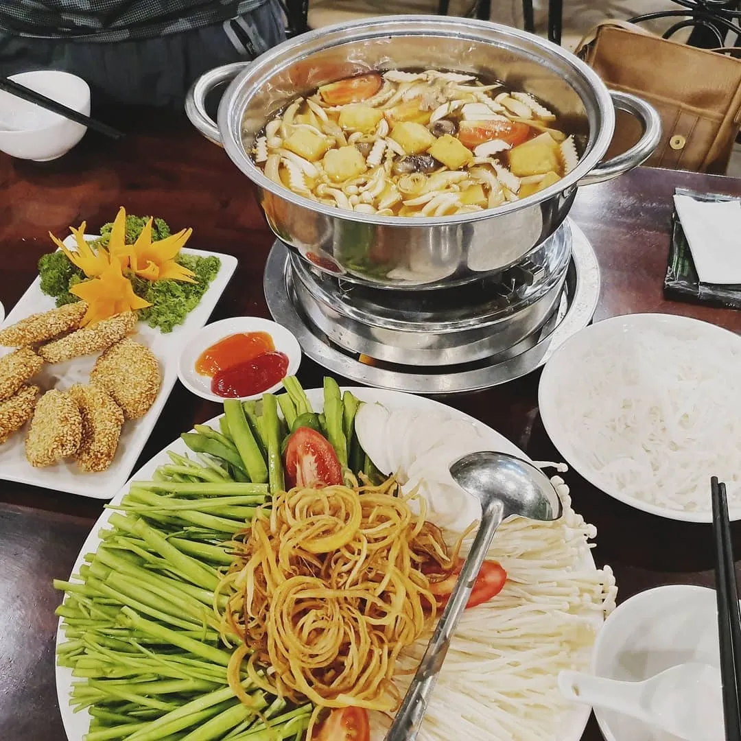 Quán chay Hội An Đạm cho bạn trải nghiệm ẩm thực thú vị trong căn nhà màu vàng cổ kính