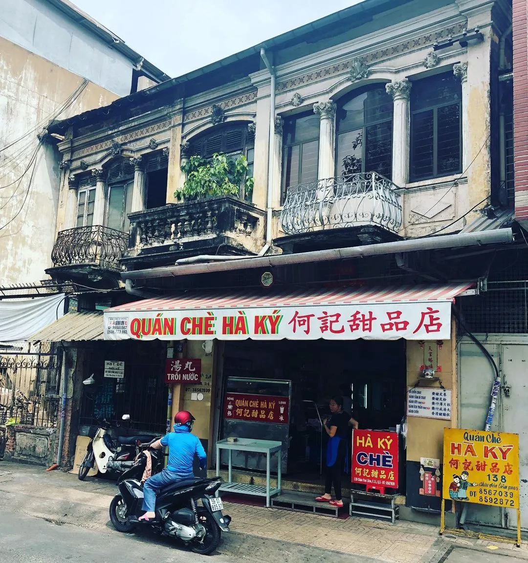 Không gian quán chè Hà Ký với thực đơn đa dạng hơn 38 món chè truyền thống