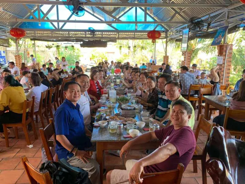 Quán Hai Lộc với không gian nhiều cây xanh