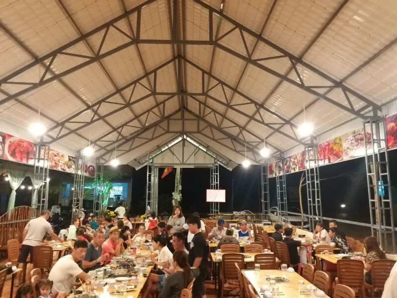 Quán A Lâu với kiến trúc mái ngói