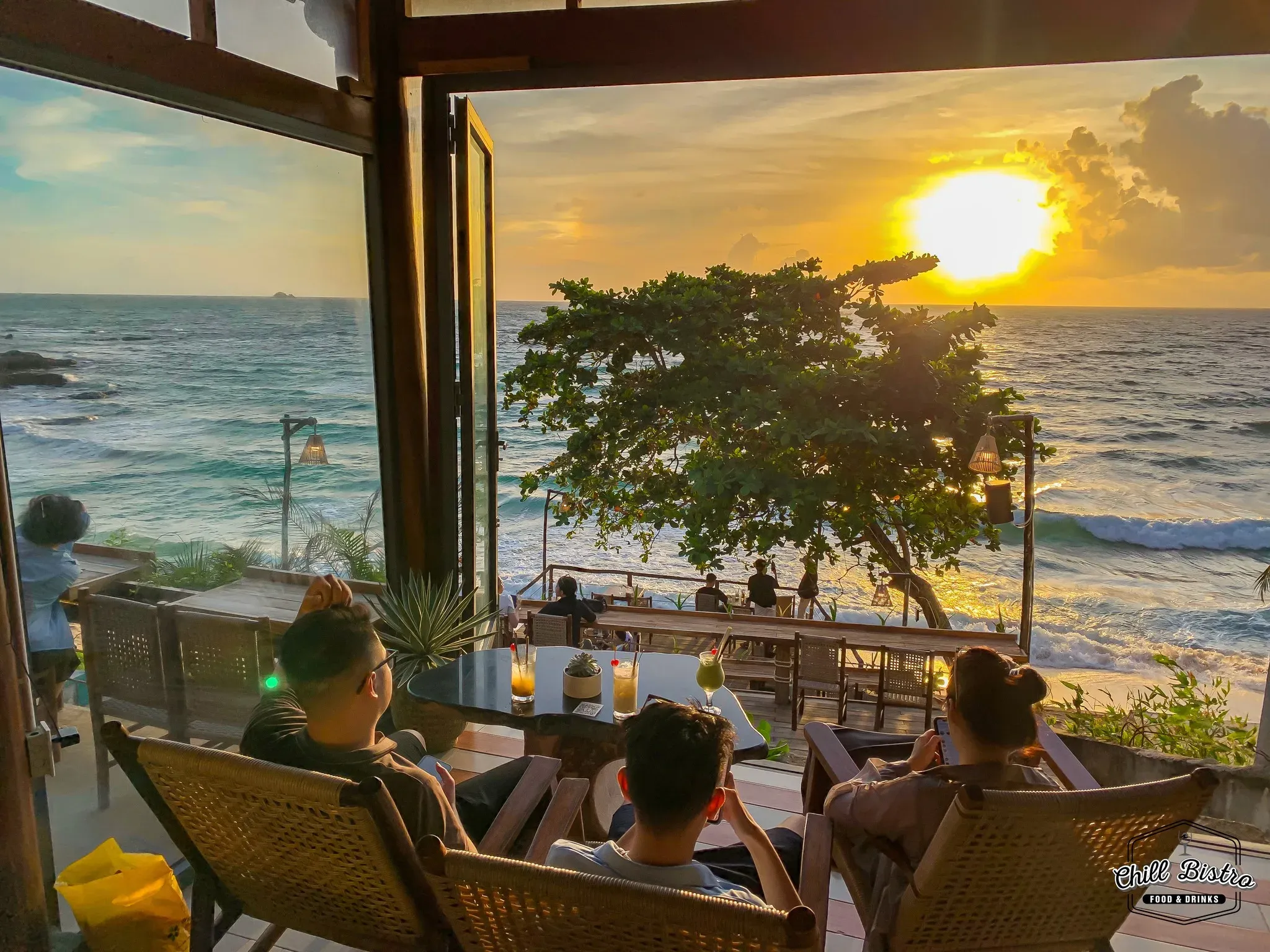 quan nuoc view bien ganh dau