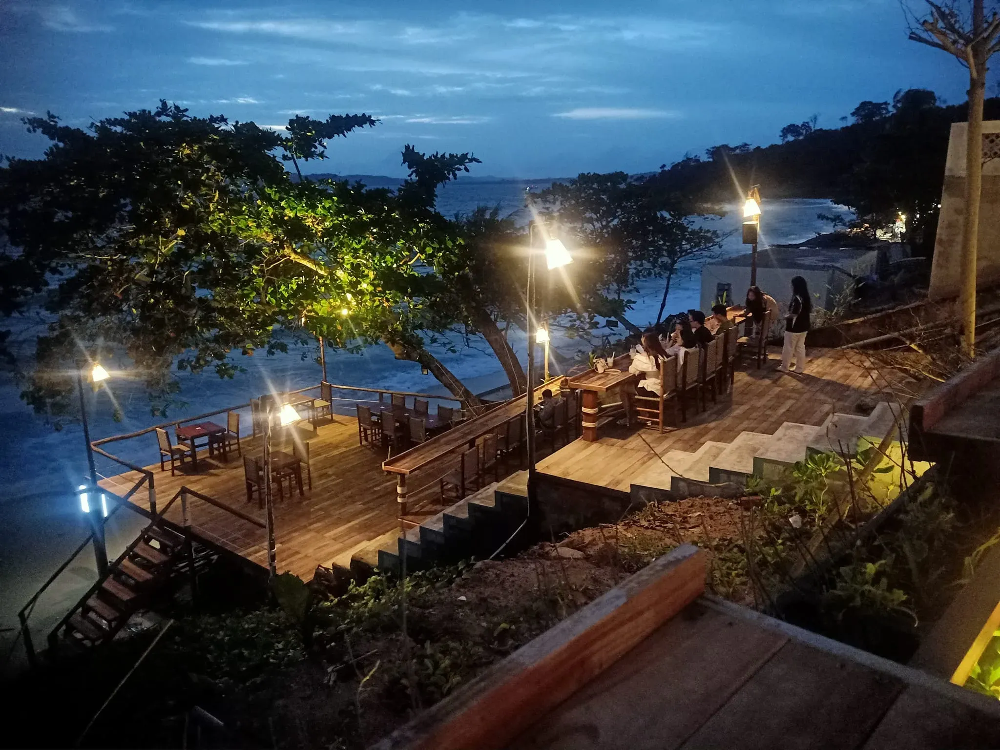 quan nuoc view bien ganh dau