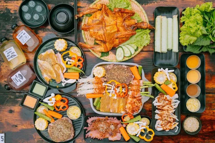 Tiệm gà Lưng Chừng Đồi