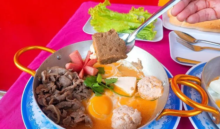 Bánh mì chảo Icolor đầy ụ topping