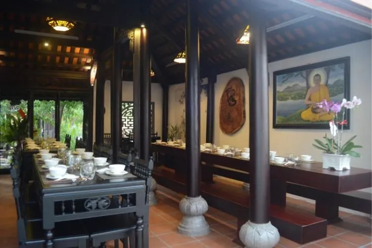 Không gian nhà rường cổ điển tại Sân Mây mang lại cảm giác thư thái