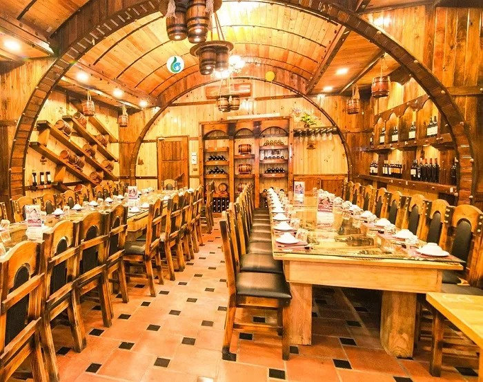 Nhà hàng hải sản Tư Bình sang trọng