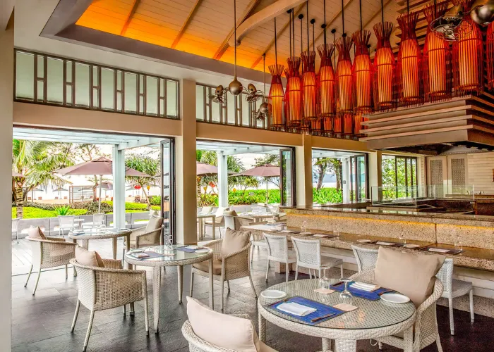 Không gian tại Azura giúp cho nơi đây xứng đáng trở thành một trong những quán lẩu ngon ở Lăng Cô Huế