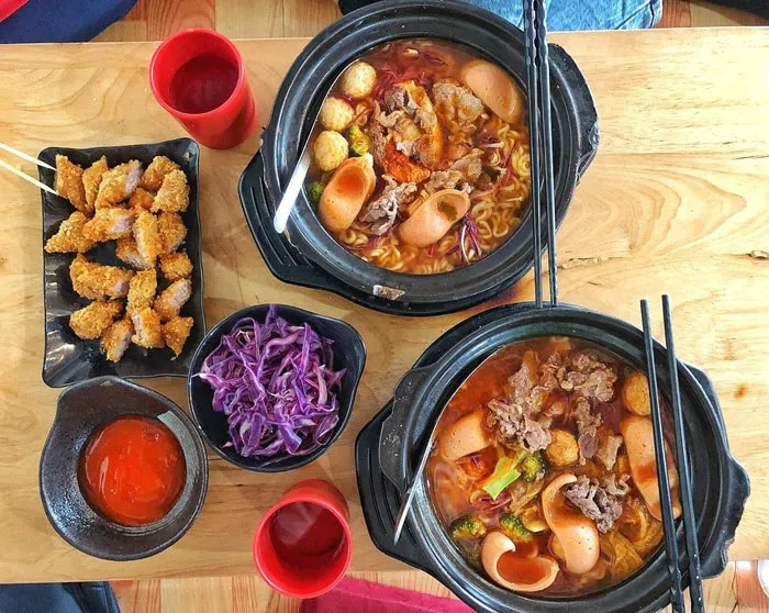 Không gian mì cay Sasin Hà Nội