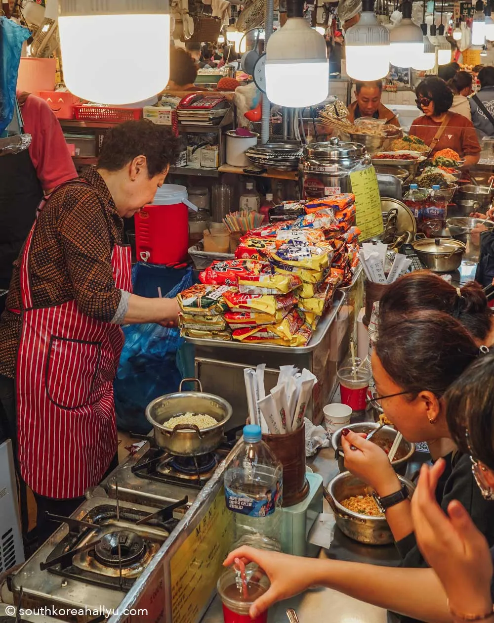 Ramyun stall at Gwangjang Market