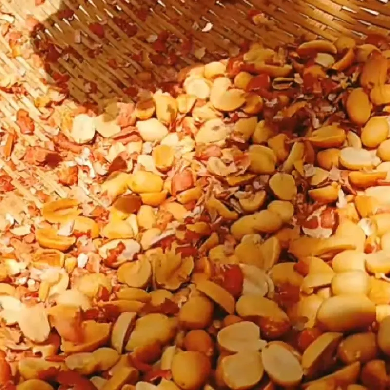 Bước 1 Rang và tróc vỏ đậu phộng Chè đậu phộng