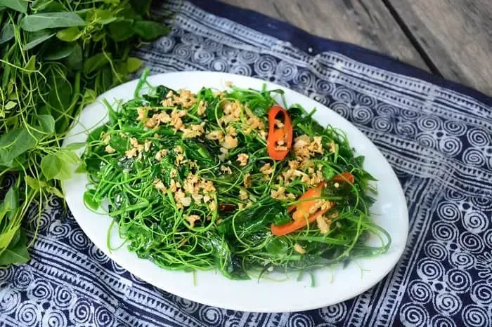 Rau bò khai tươi với lá xanh non hình trái tim đặc trưng