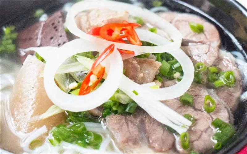 Cách nấu bún bò đơn giản với nước dùng đậm đà hương vị