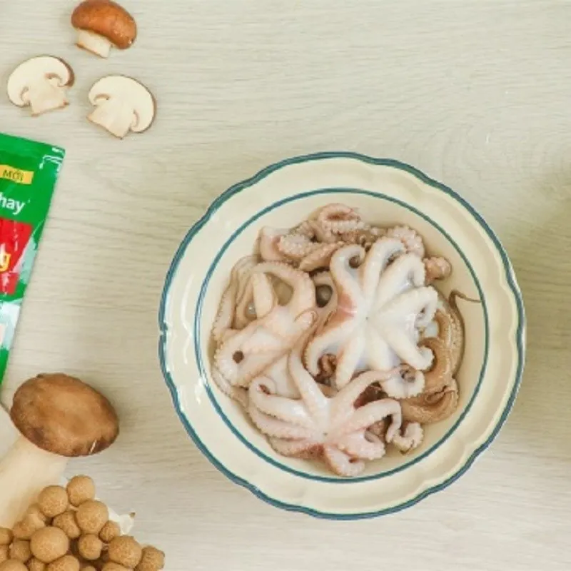 Cắt nấm đùi gà thành lát vừa phải