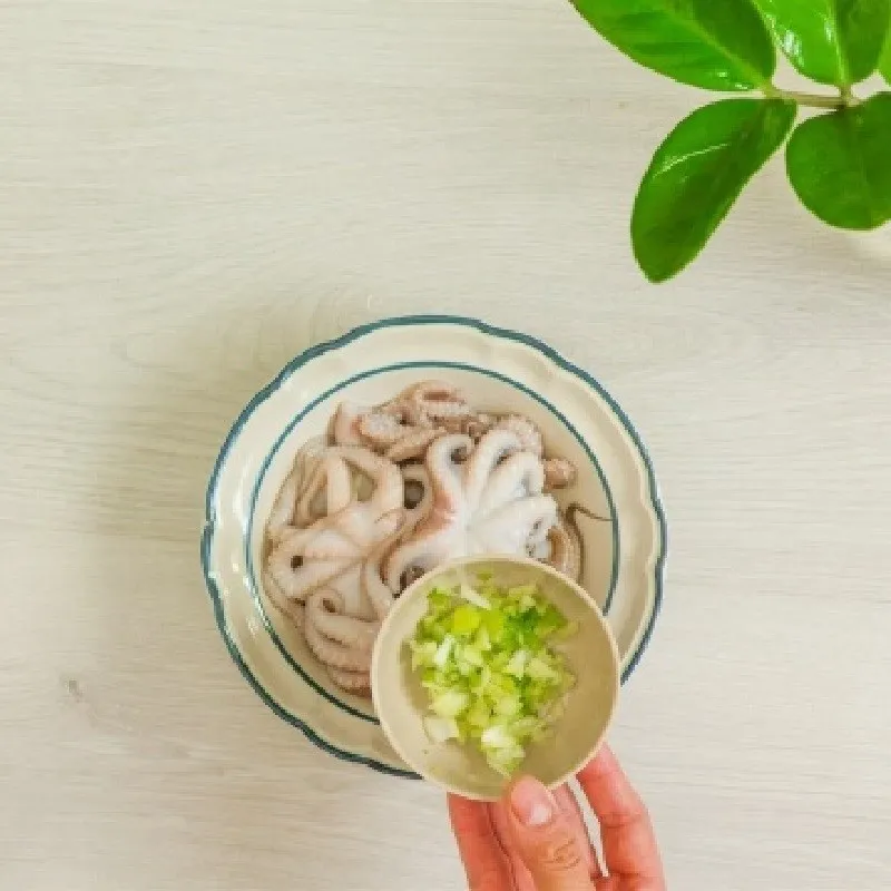 Ướp bạch tuộc với sốt tương ớt Hàn Quốc