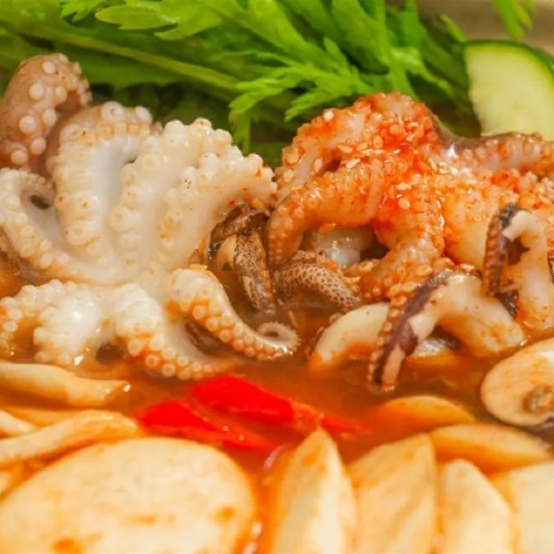 Nồi lẩu khi hoàn thiện với màu đỏ đặc trưng